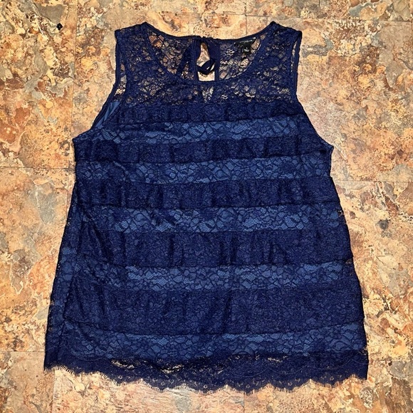 Ann Taylor Navy Blue Lace Tiered Scallop Sleeveless Top Size Large - Picture 2 of 6
